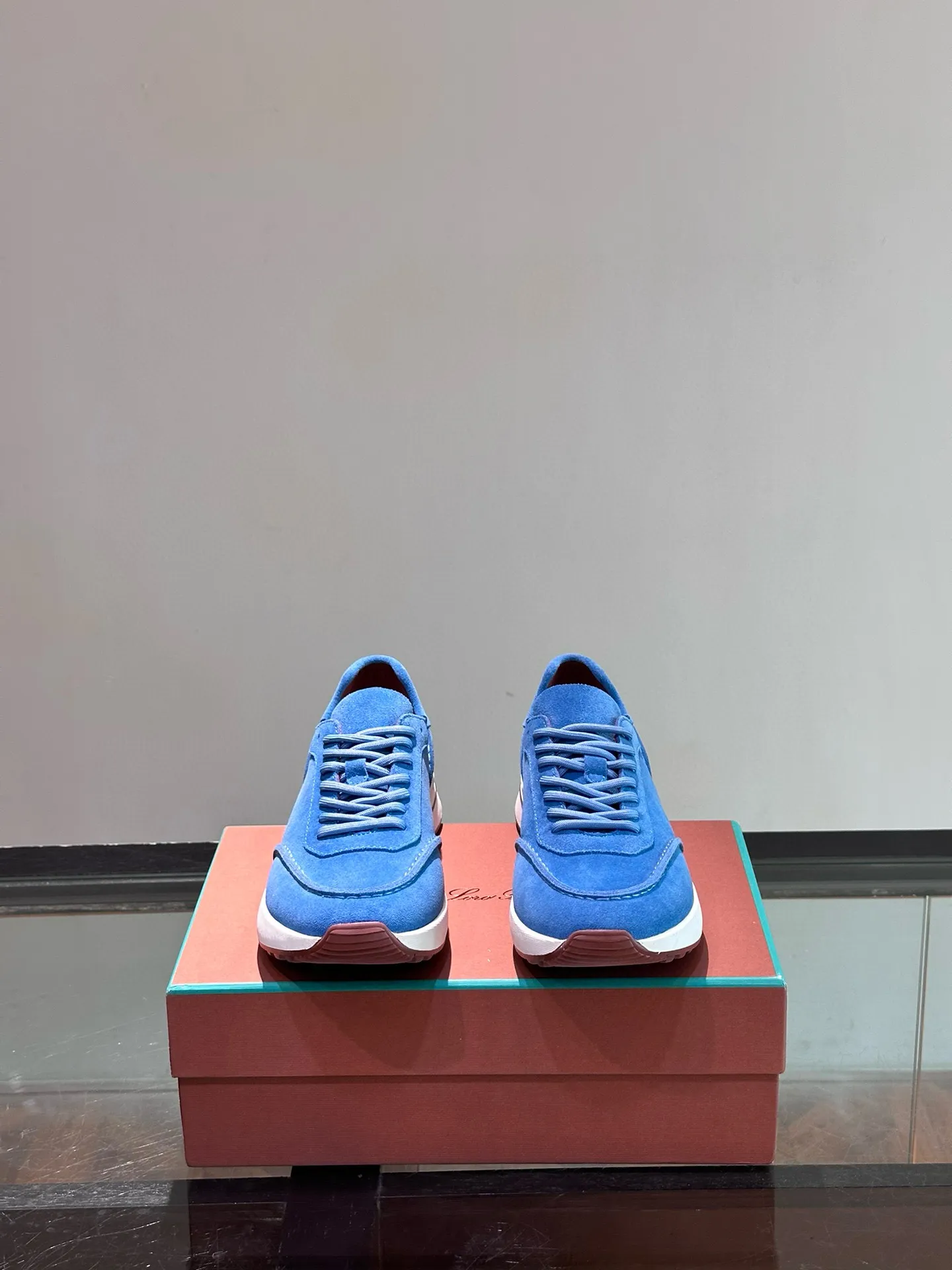 Factory price: 540💰Loro men's shoes💰iana niche Loro classic jogging shoes, men's lace-up casual shoes and sneakers, high-quality lightweight and comfortable fabrics, suitable for outdoor leisure, the color scheme is young and energetic, and it looks great with sportswear or casual suits! Size: 39-46 (customized sizes of 45 and 46 are non-refundable)